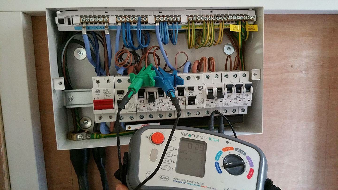 Kev testing an open MK consumer unit with a Kewtech multifunction tester